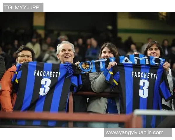 足球巨星传奇：从绿茵场到全球舞台的荣耀与挑战