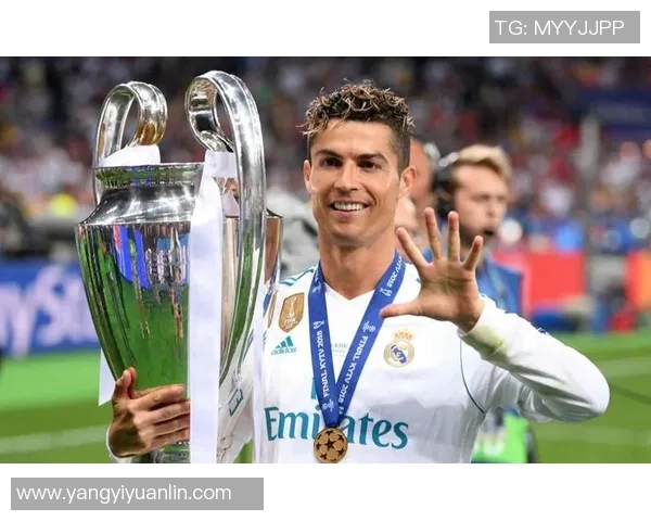 足球巨星赛场外展现温柔一面感动无数球迷心灵深处